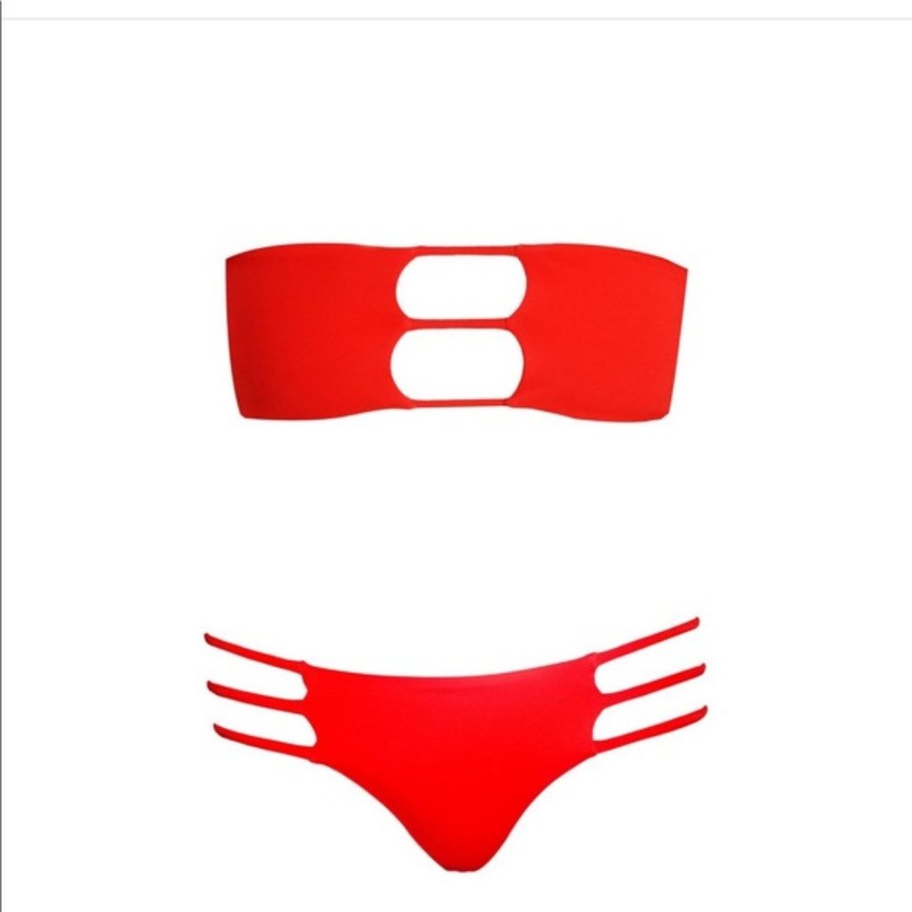 Red Bikini - Picture 5 of 6